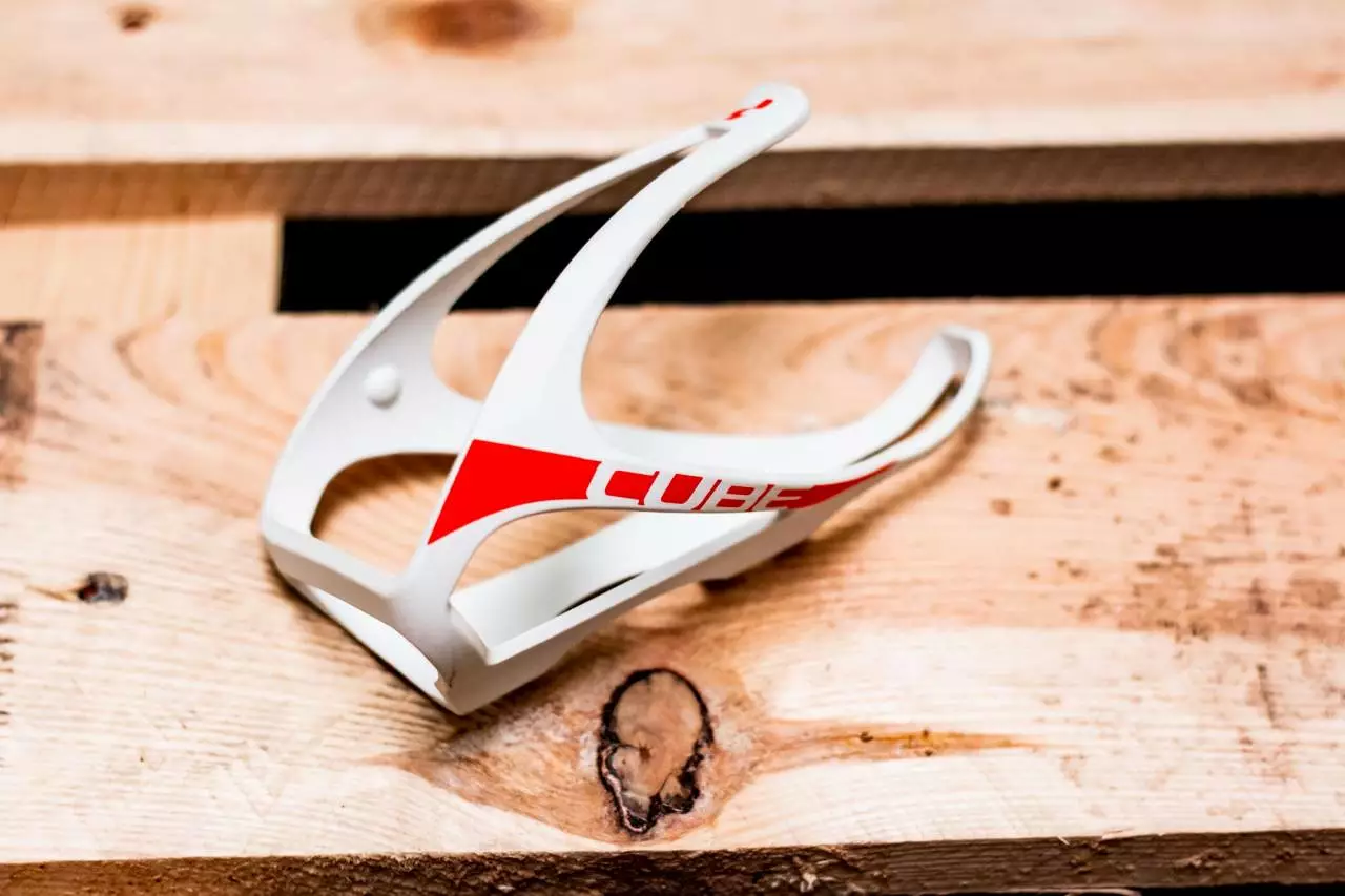 Cube Flaschenhalter HPP Matt White N Flashred – Bild 3
