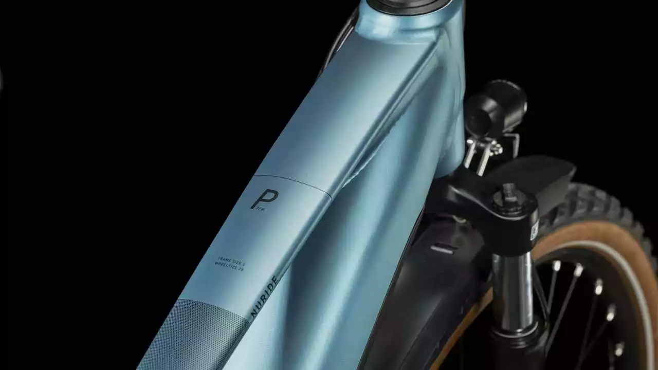 Cube Nuride Hybrid Performance 625 Allroad Metalblue N Red E-Bike Trekkingrad Damen – Bild 2