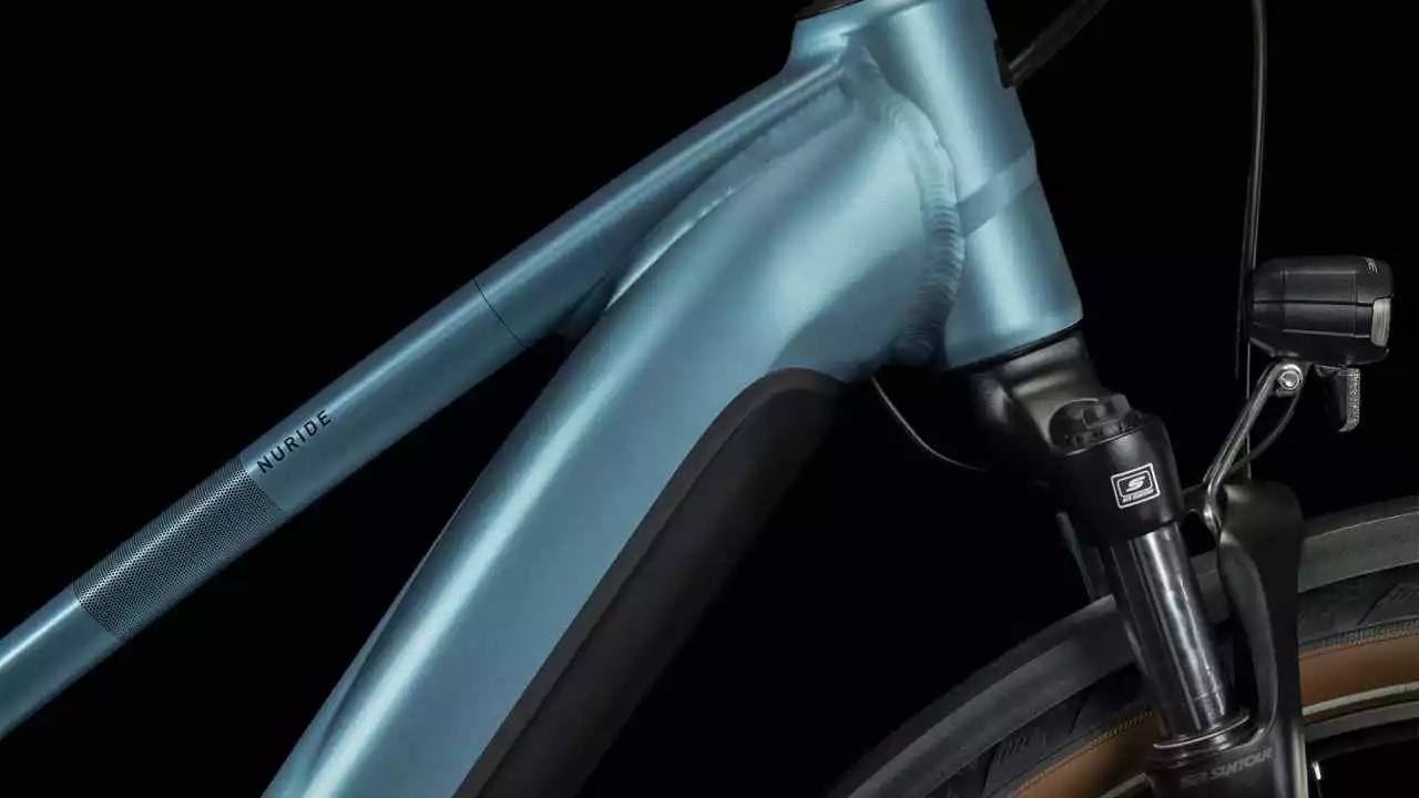 Cube Nuride Hybrid Performance 625 Allroad Metalblue N Red E-Bike Trekkingrad Damen – Bild 3