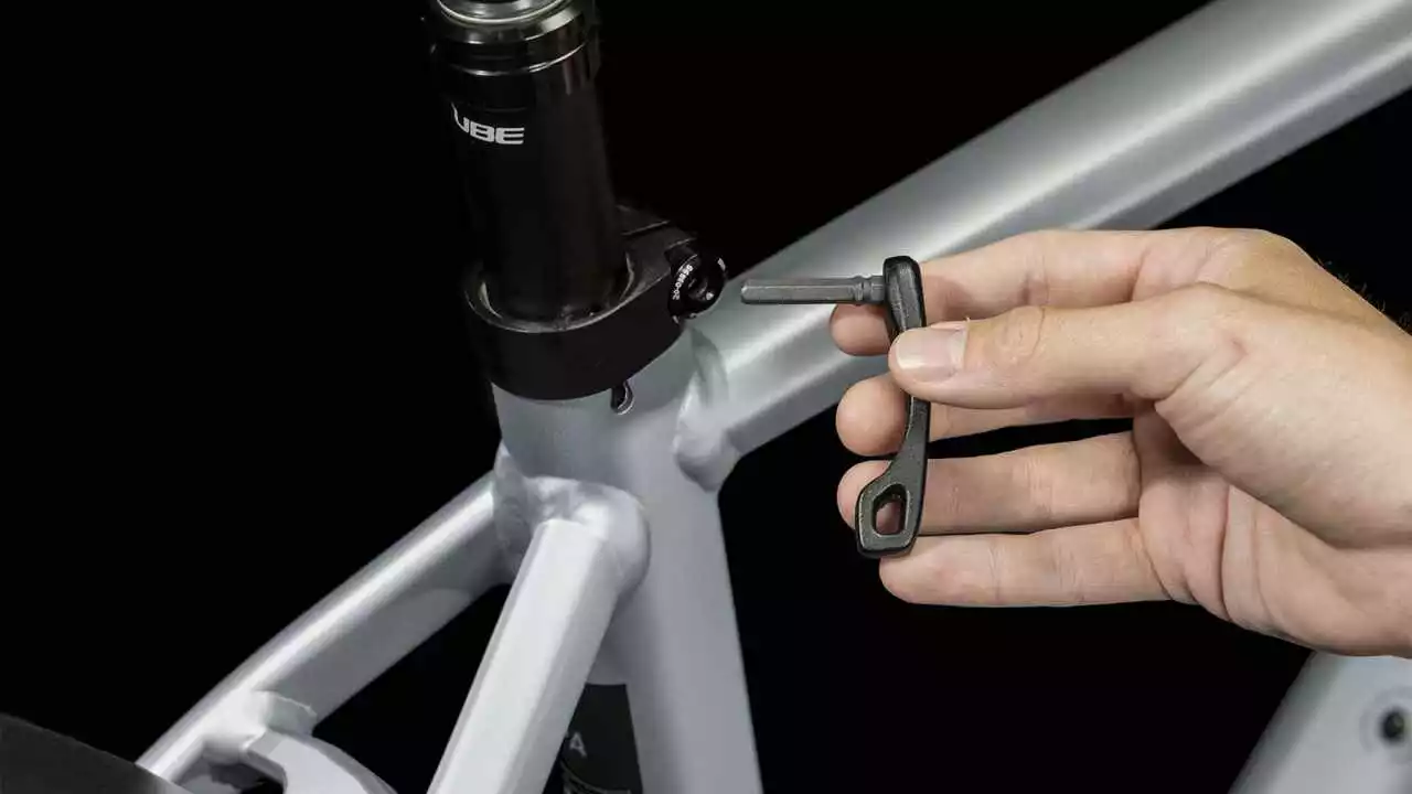 Cube Nuride Hybrid EXC 625 Allroad Polarsilver N Black E-Bike Trekkingrad Herren – Bild 4