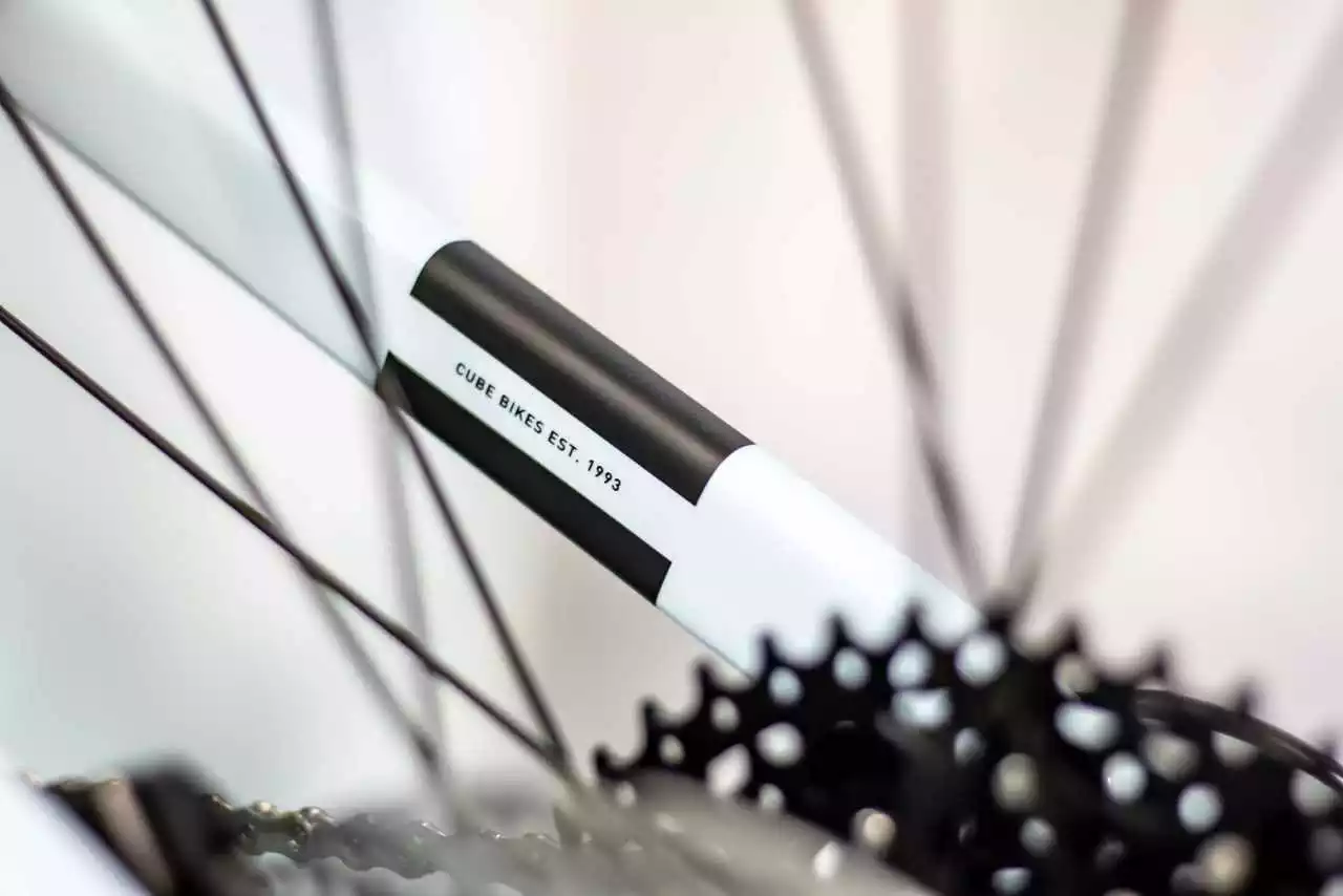 Cube Stereo Hybrid 120 Pro 750 Flashwhite N Black E-Bike Fully Mountainbike – Bild 2