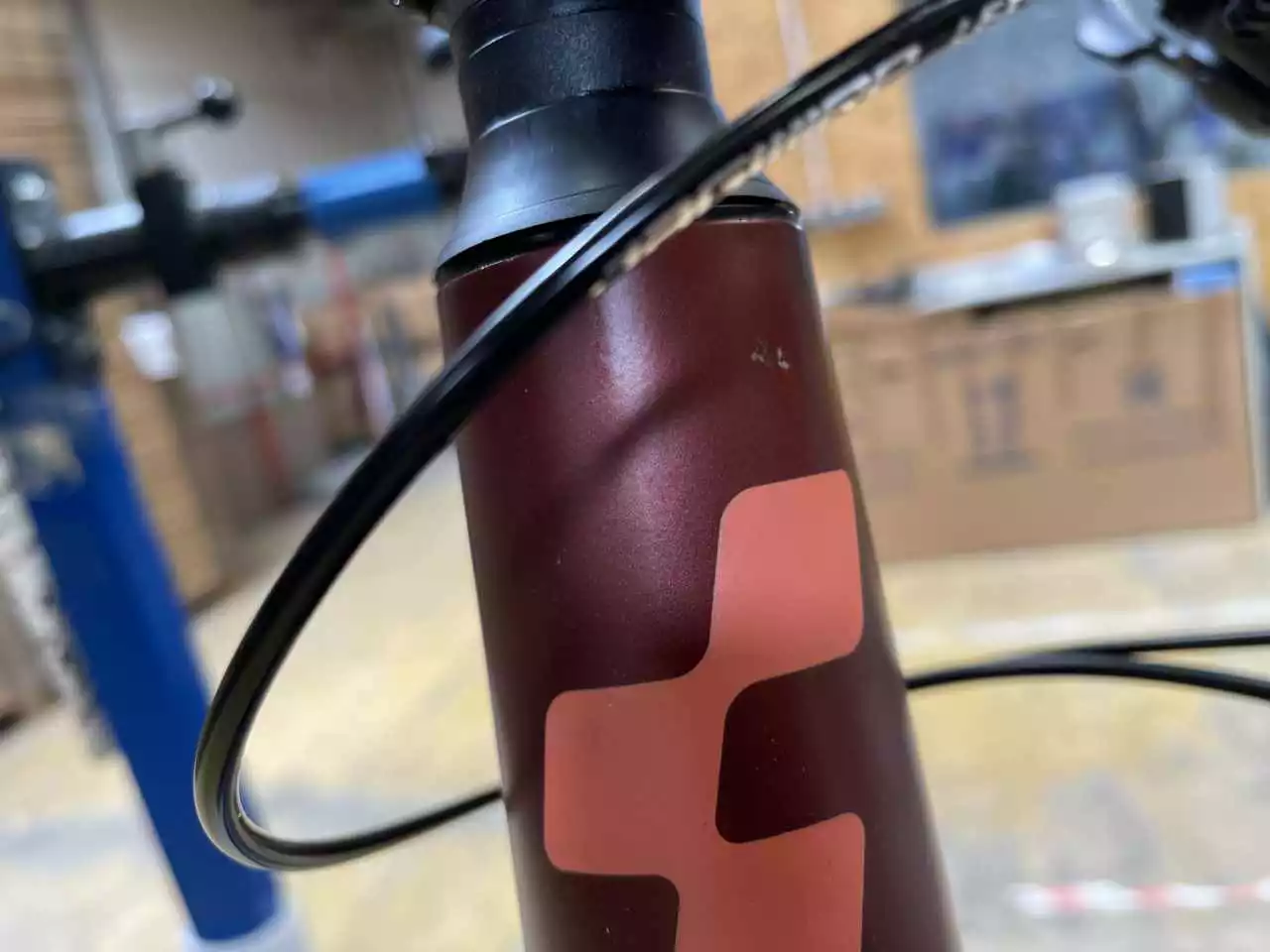 Cube Access WS Pro Rubymetal N Pink Hardtail Mountainbike Damen Lackschaden – Bild 3