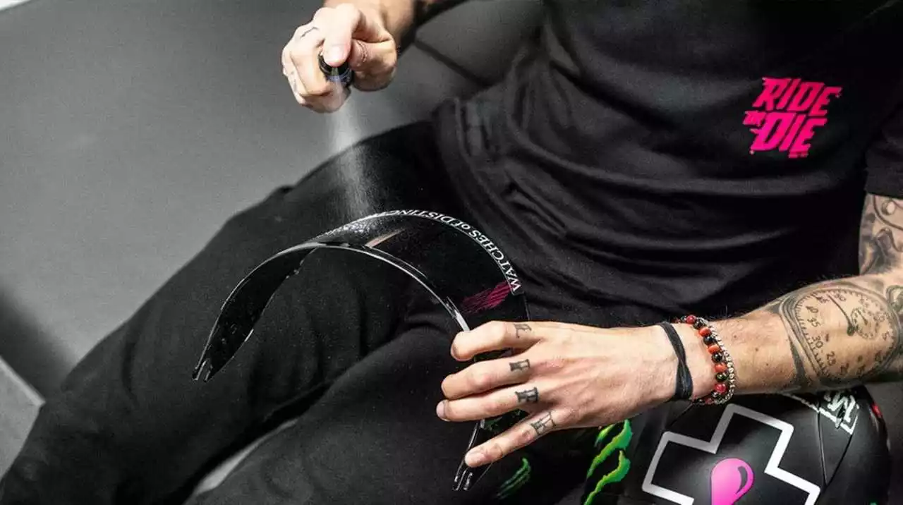 Muc-Off Helmvisier- Und Brillenreiniger 32 Ml – Bild 2